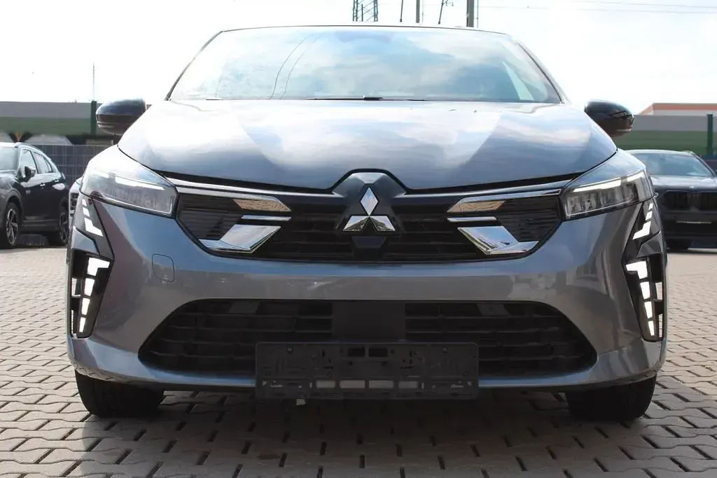 Gebraucht Mitsubishi Colt Plus 67 PS (49 kW) 2024 Grau Kleinwagen