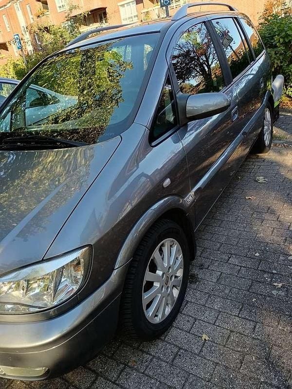 Grau Gebraucht 2005 Opel Zafira Enjoy Van / Kleinbus | 2.500 € (Guter Preis) - Bild 1/4