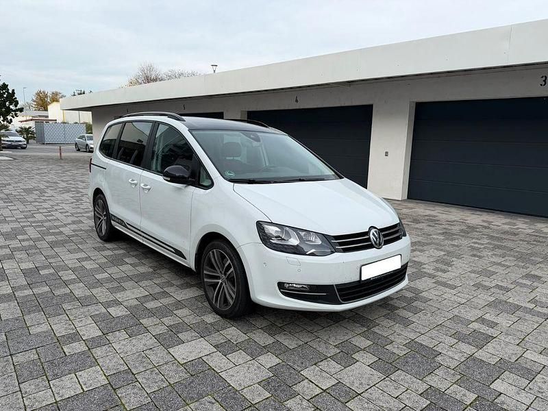 Gebraucht VW Sharan Highline 150 PS (110 kW) 2021 Weiß Van / Kleinbus