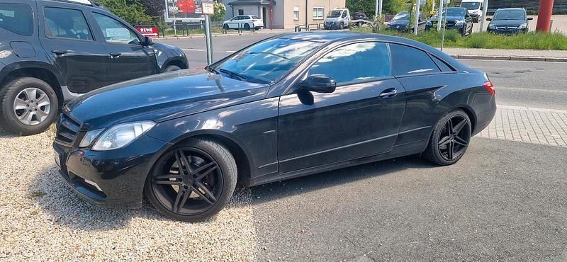 Schwarz Gebraucht 2010 Mercedes E350 Coupé | 14.666 € (Teuer) - Bild 1/4