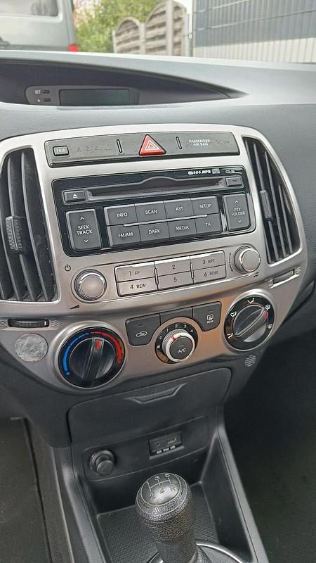 Gebraucht Hyundai i20 86 PS (63 kW) 2014 Weiß Kleinwagen