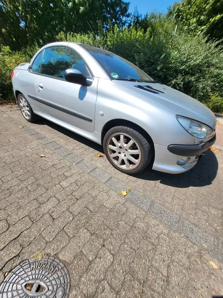 Gebraucht Peugeot 206 CC Platinum 136 PS (100 kW) 2002 Silber Cabrio