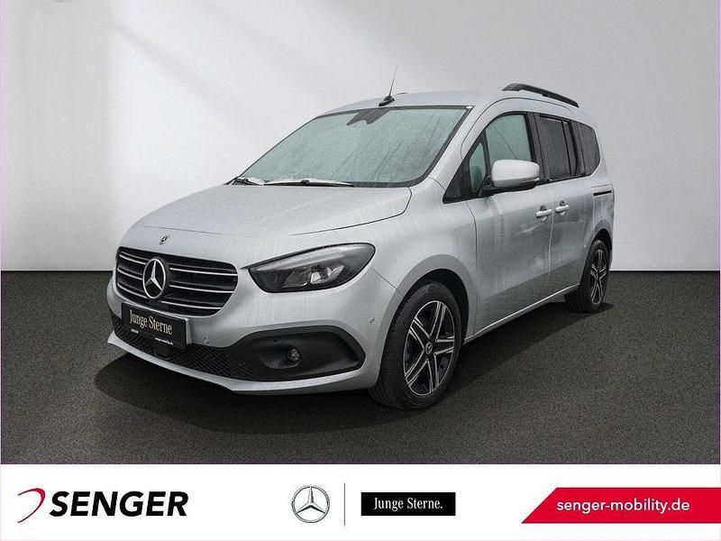 Gebraucht Mercedes T180 Progressive 116 PS (85 kW) 2024 Silber Van / Kleinbus