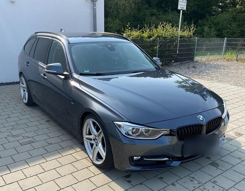 Grau Gebraucht 2013 BMW 330 Sport Line Kombi | 12.250 € (Fairer Preis) - Bild 1/4