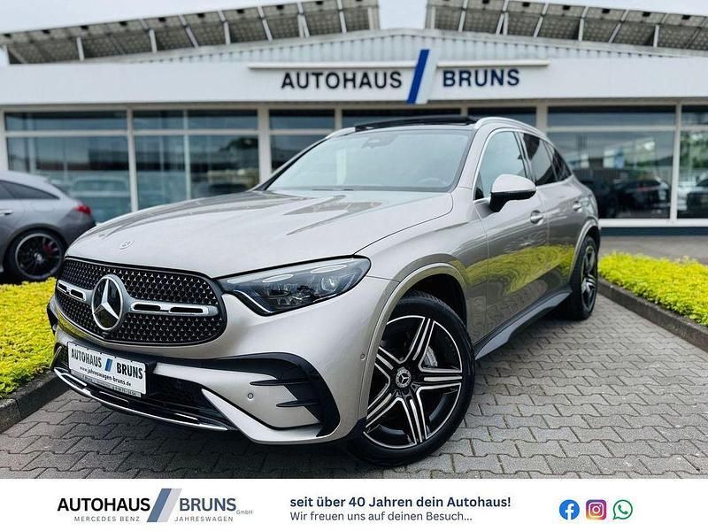Mojavesilber metalliclack Gebraucht 2024 Mercedes GLC300 AMG SUV | 65.555 € (Etwas zu teuer) - Bild 1/4