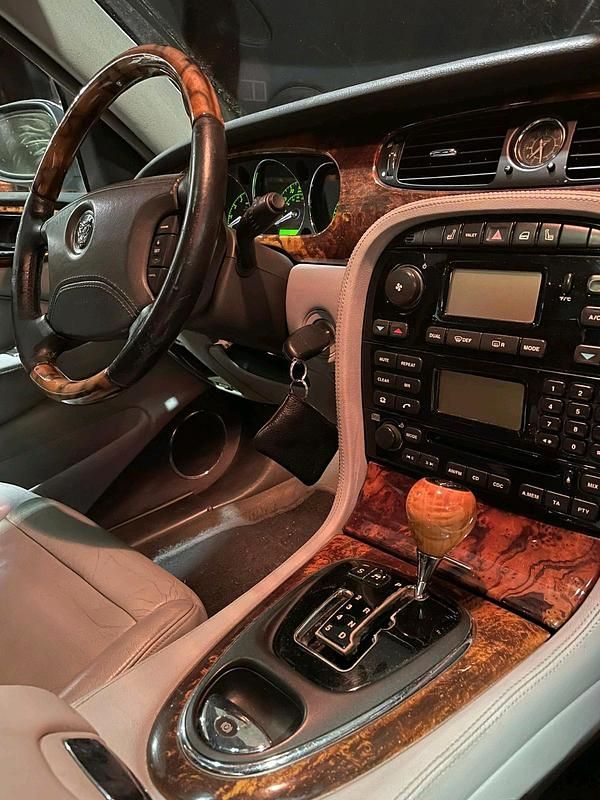 Gebraucht Jaguar XJ8 298 PS (219 kW) 2004 Blau Limousine