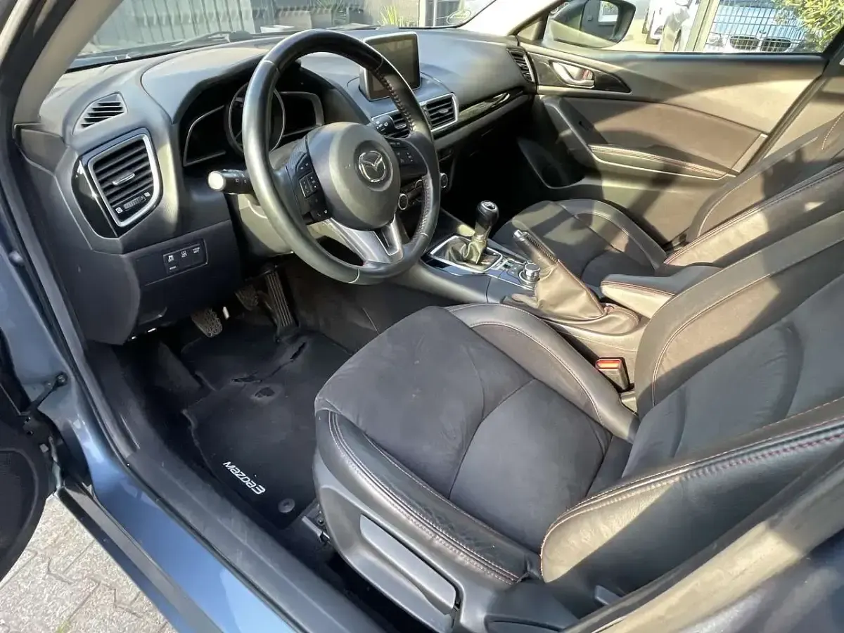 Gebraucht Mazda 3 Nakama 105 PS (77 kW) 2016 Saphirblau metallic Limousine