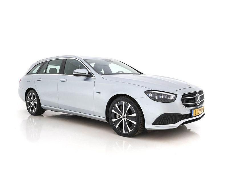 Grau Gebraucht 2021 Mercedes E300 Business Kombi | 19.944 € - Bild 1/4