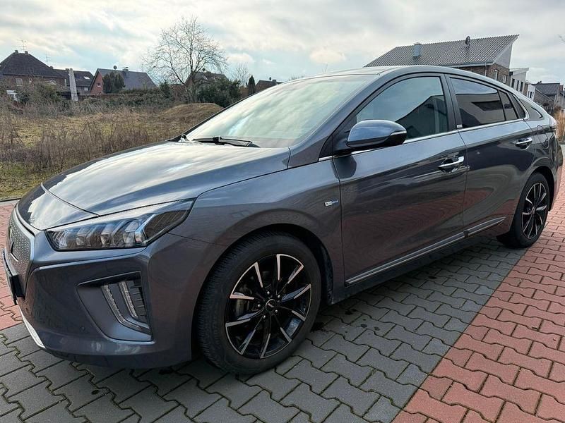 Gebraucht Hyundai Ioniq Premium 100 kW (136 PS) 2021 Grau Kleinwagen