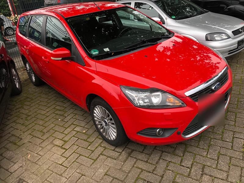 Rot Gebraucht 2010 Ford Focus Kombi | 1.299 € (Superpreis) - Bild 1/4