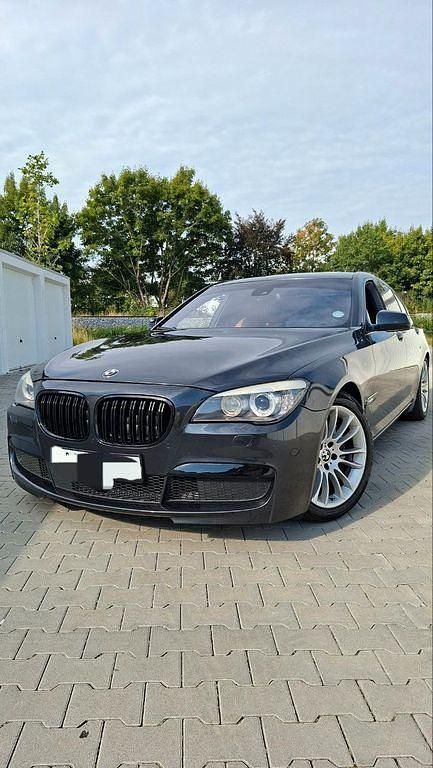 Grau Gebraucht 2012 BMW 740 M Sport Limousine | 16.800 € (Guter Preis) - Bild 1/4