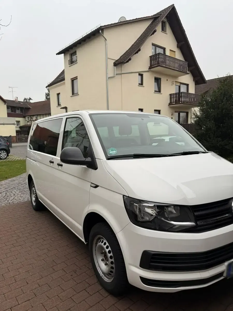 Gebraucht VW Multivan Trendline 150 PS (110 kW) 2019 Weiß Van / Kleinbus