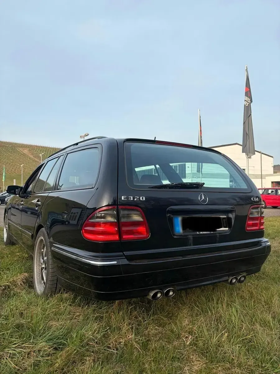 Gebraucht Mercedes E320 197 PS (144 kW) 2001 Schwarz Kombi