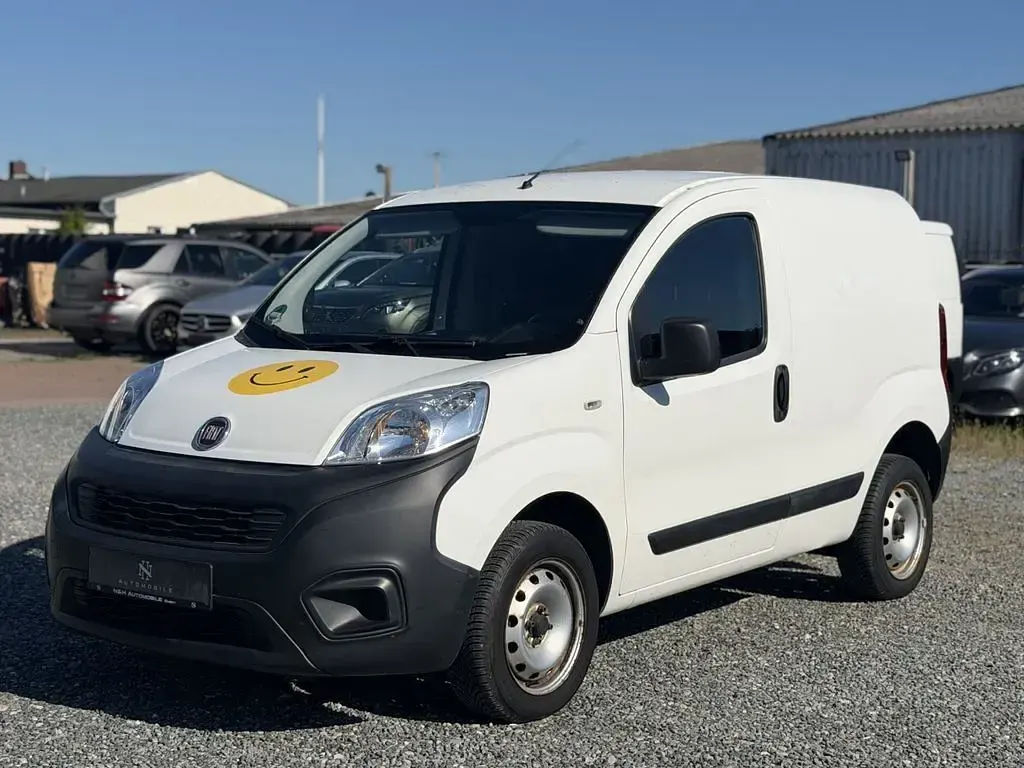 Gebraucht Fiat Fiorino Basis 77 PS (56 kW) 2019 Colore esterno (weiã) Van / Kleinbus
