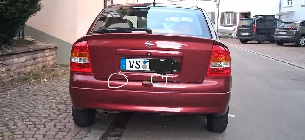 Używany Opel Astra 101 KM (74 kW) 2000 Czerwony Sedan/Limuzyna