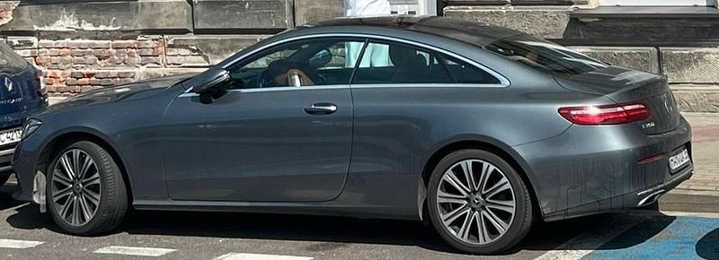 Silber Gebraucht 2018 Mercedes E200 Coupé | 29.500 € (Fairer Preis) - Bild 1/4