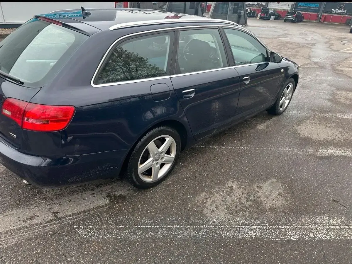Gebraucht Audi A6 140 PS (102 kW) 2009 Blau Kombi