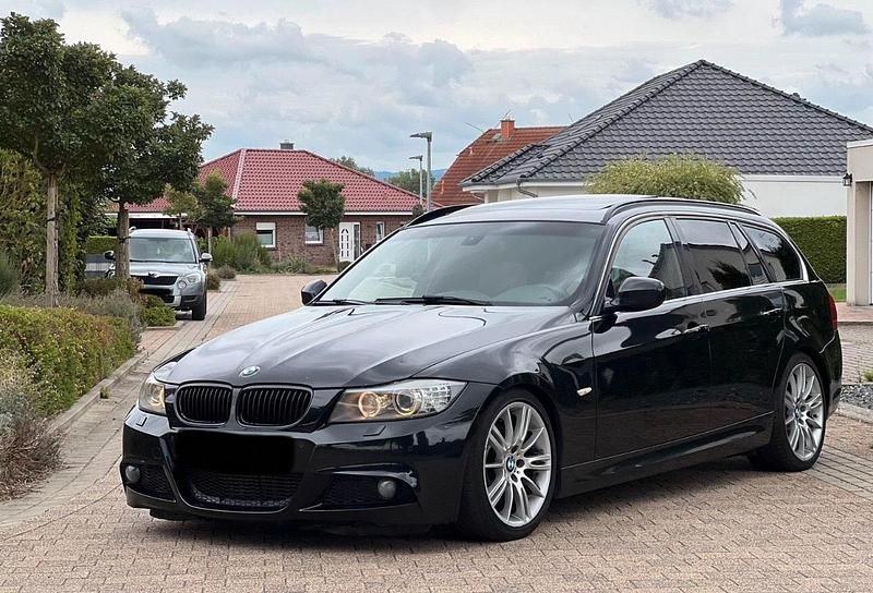 Schwarz Gebraucht 2012 BMW 325 M Sport Kombi | 8.490 € (Superpreis) - Bild 1/4