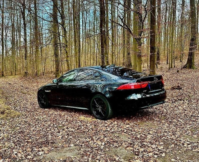 Schwarz Gebraucht 2018 Jaguar XF R-Sport Limousine | 12.500 € (Superpreis) - Bild 1/4