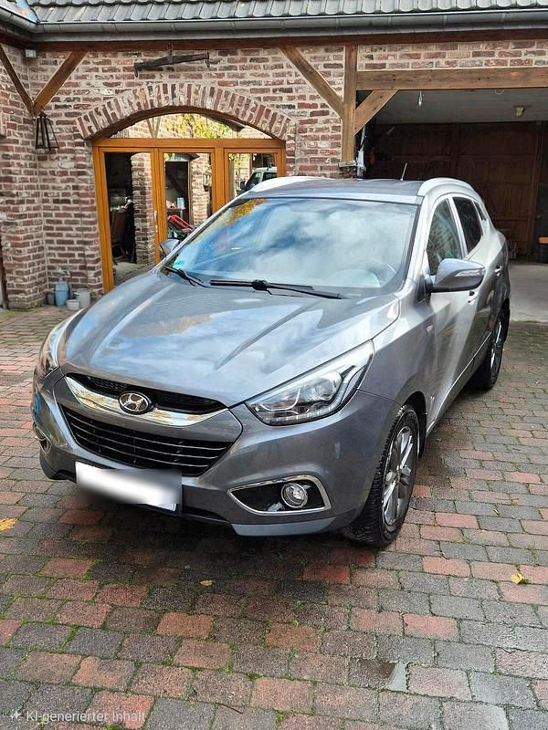 Grau Gebraucht 2013 Hyundai ix35 SUV | 8.500 € (Fairer Preis) - Bild 1/4