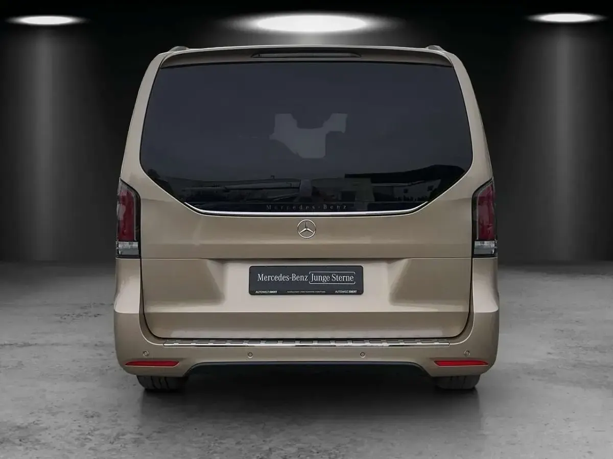 Gebraucht Mercedes V300 Exclusive 237 PS (174 kW) 2025 Kalaharigold Van / Kleinbus