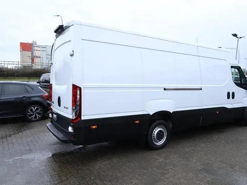 Second-hand Iveco Daily 155 CP (114 kW) 2024 Alb Berlinǎ