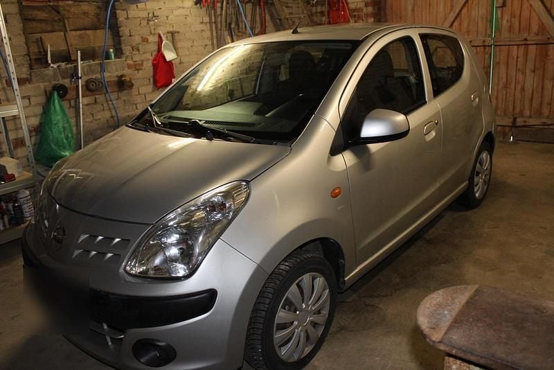 Gebraucht Nissan Pixo 69 PS (50 kW) 2010 Silber Kleinwagen
