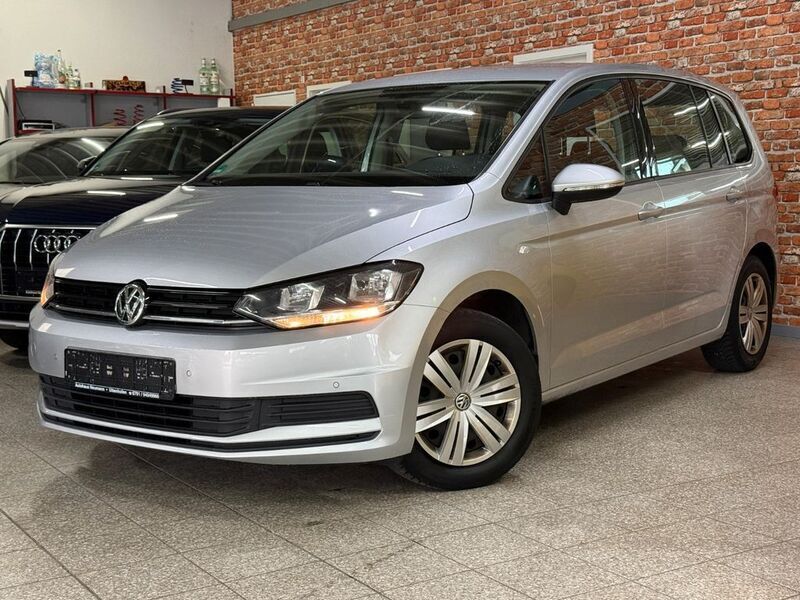 Silber Gebraucht 2016 VW Touran Van / Kleinbus | 7.990 € (Fairer Preis) - Bild 1/4