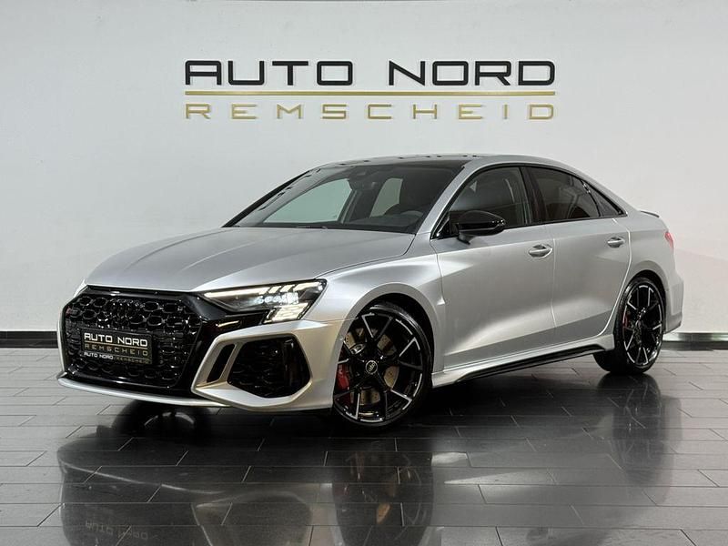 Weiß Gebraucht 2022 Audi RS3 Comfort Kleinwagen | 51.990 € (Fairer Preis) - Bild 1/4