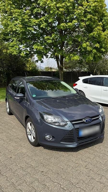 Second-hand Ford Focus SYNC Edition 101 CP (74 kW) 2013 Albastru Break
