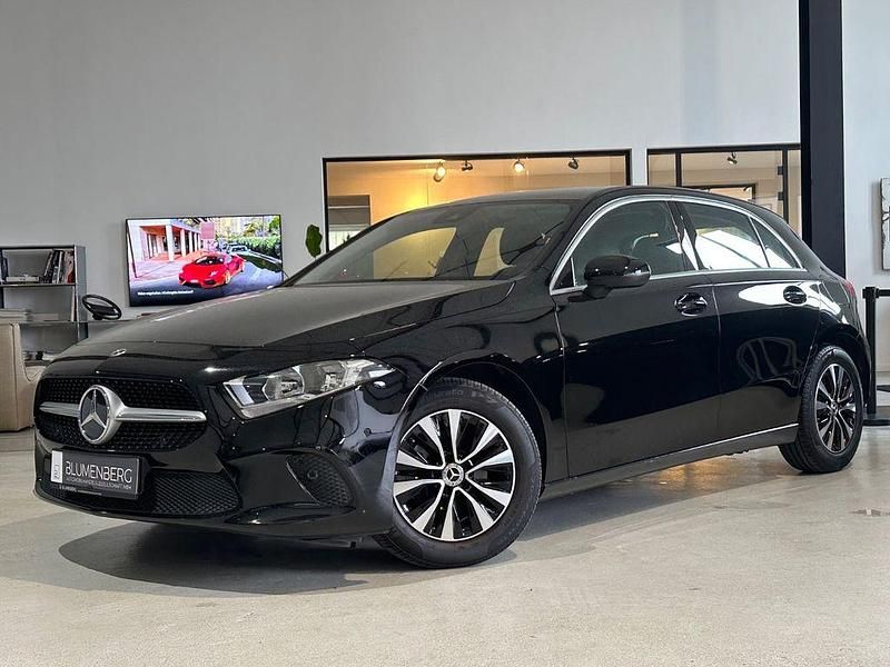 Gebraucht Mercedes A180 136 PS (100 kW) 2022 Schwarz Limousine