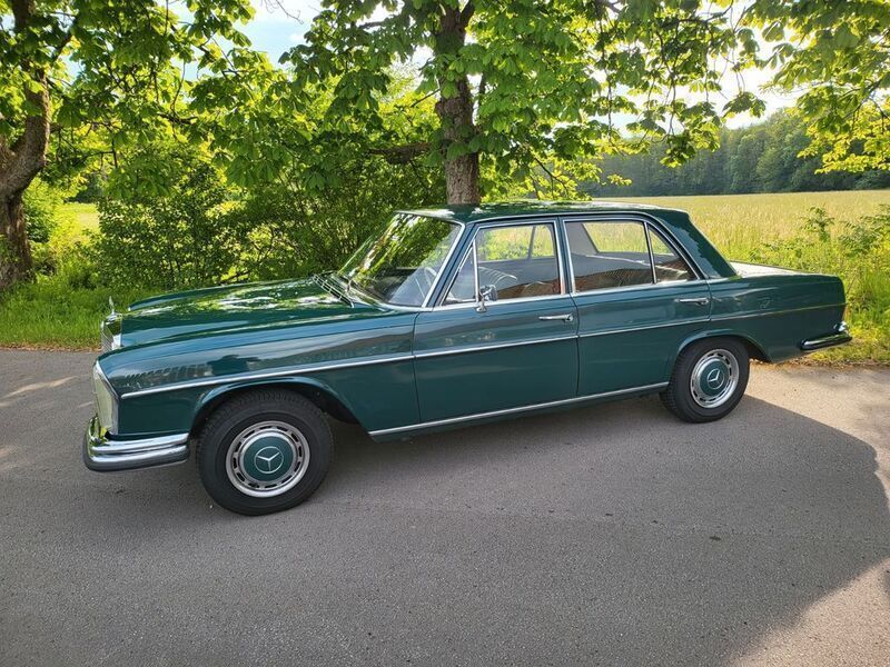 Second-hand Mercedes 250 1968 Verde Berlinǎ