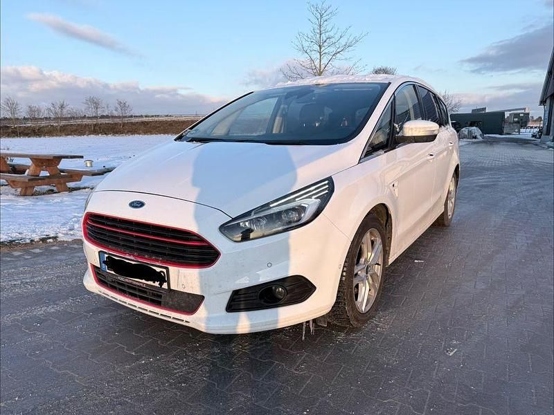 Weiß Gebraucht 2015 Ford S-MAX Titanium Van / Kleinbus | 11.800 € (Fairer Preis) - Bild 1/4