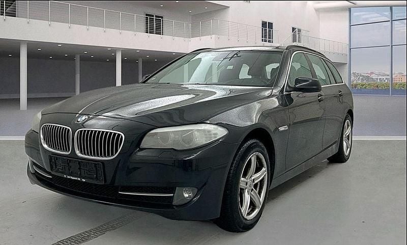 Schwarz Gebraucht 2011 BMW 520 Comfort Edition Kombi | 8.500 € (Guter Preis) - Bild 1/4
