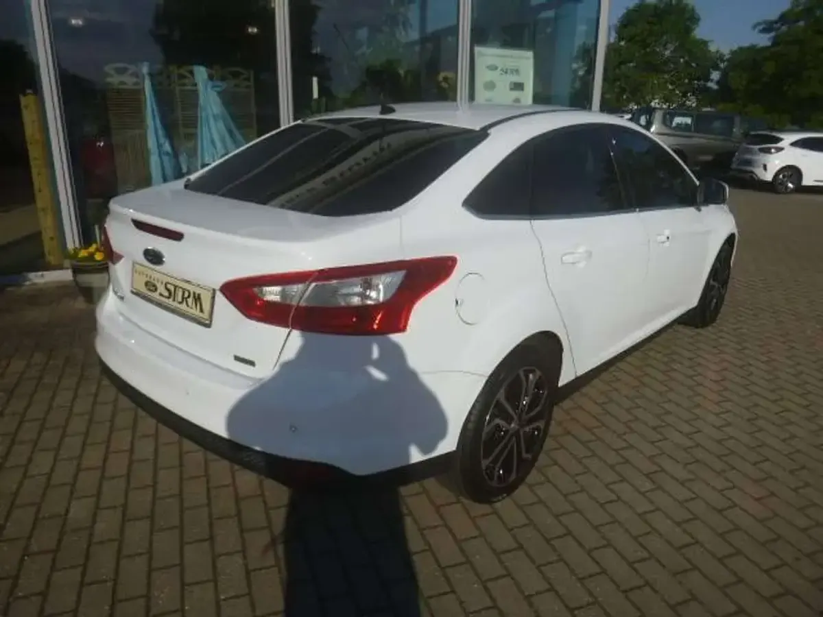 Gebraucht Ford Focus Titanium 116 PS (85 kW) 2013 Frostweiß Kleinwagen
