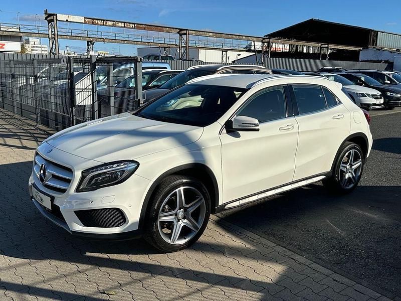 Weiß Gebraucht 2015 Mercedes GLA200 AMG SUV | 17.999 € (Fairer Preis) - Bild 1/4