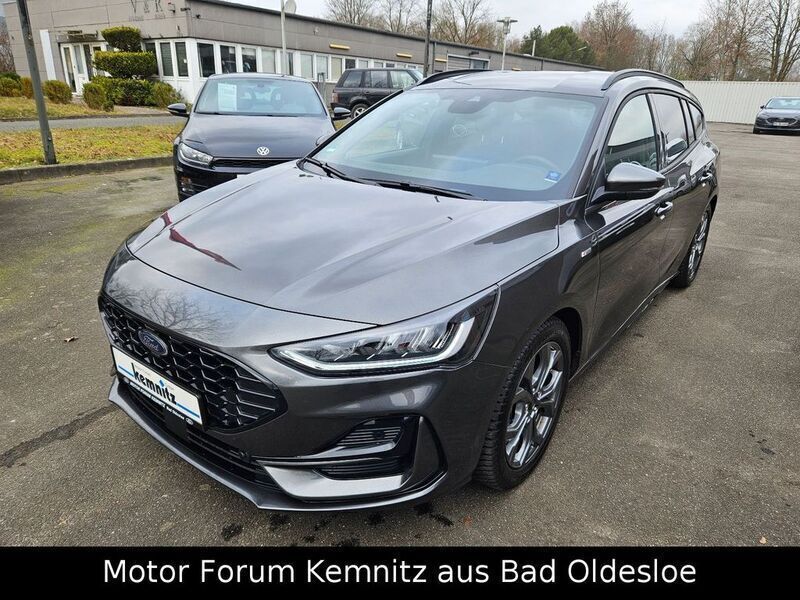 Grau Gebraucht 2024 Ford Focus ST-Line Limousine | 23.990 € (Guter Preis) - Bild 1/4