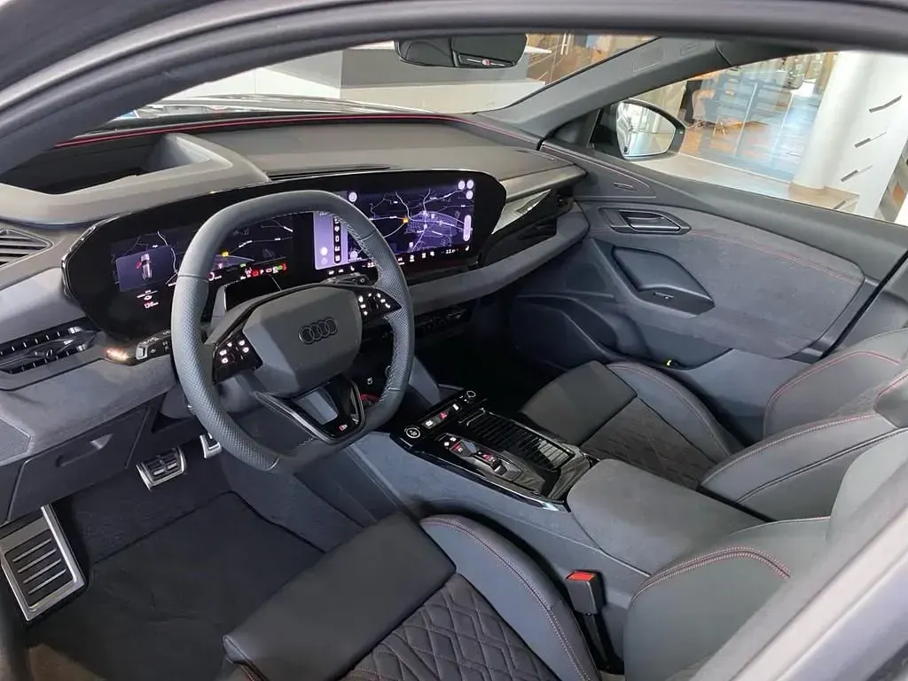 Neu Audi Q6 e-tron Business 225 kW (306 PS) 2026 Daytonagrau perleffekt SUV