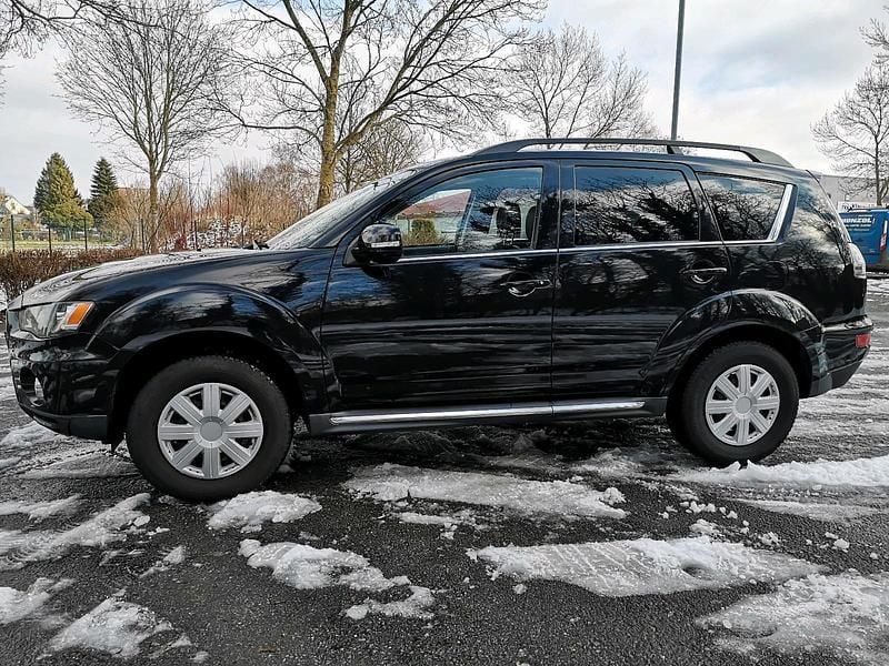 Gebraucht Mitsubishi Outlander Edition 147 PS (108 kW) 2011 Schwarz SUV