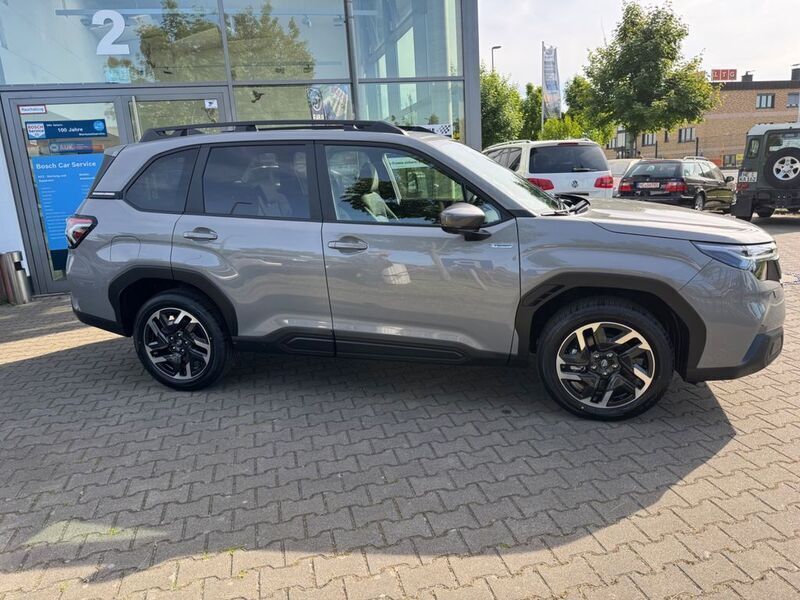 Neu Subaru Forester 136 PS (100 kW) 2025 Grau SUV