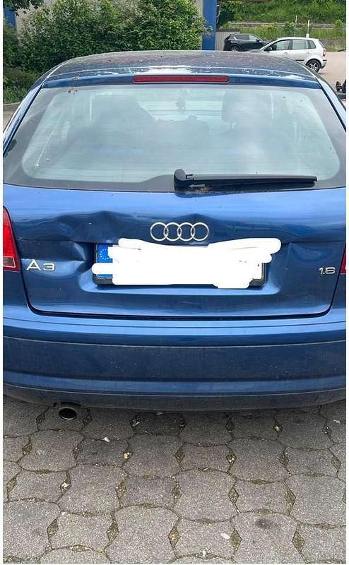 Blau Gebraucht 2005 Audi A3 Attraction Limousine | 1.500 € (Superpreis) - Bild 1/4