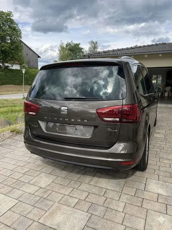 Gebraucht Seat Alhambra FR-Line 184 PS (135 kW) 2018 Braun Van / Kleinbus