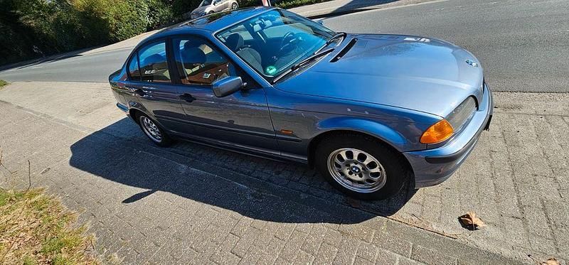 Gebraucht BMW 318 118 PS (86 kW) 1998 Blau Limousine