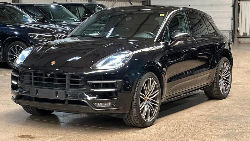 Schwarz Gebraucht 2017 Porsche Macan Turbo Performance Package SUV | 31.800 € (Fairer Preis) - Bild 1/4