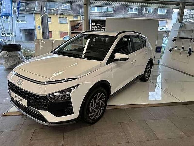 Atlas white Gebraucht 2024 Hyundai Bayon Trend SUV | 22.690 € (Fairer Preis) - Bild 1/4