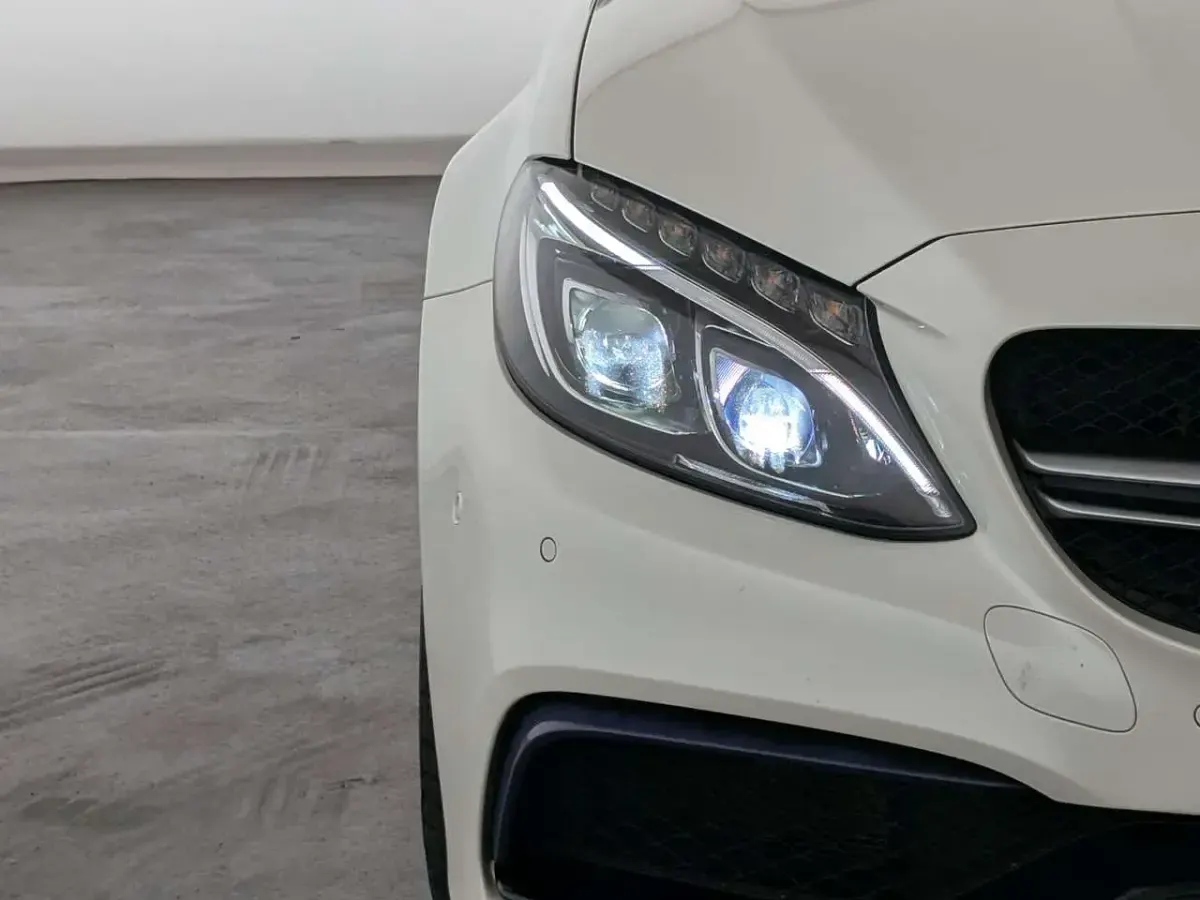 Gebraucht Mercedes C63 AMG AMG 476 PS (350 kW) 2018 Diamantweiss Limousine