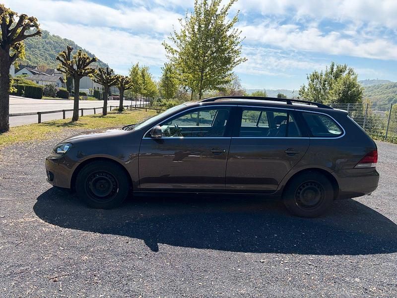 Usata VW Golf VI 122 CV (89 kW) 2011 Marrone Utilitaria