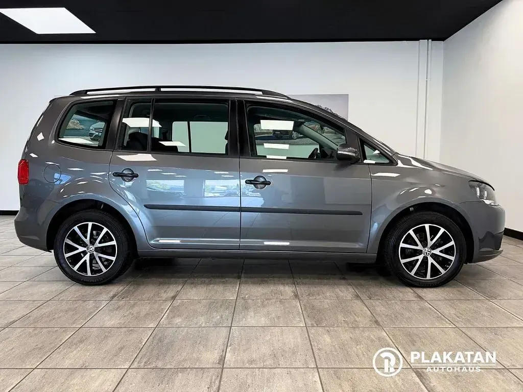 Gebraucht VW Touran Trendline 105 PS (77 kW) 2014 Grau Van / Kleinbus