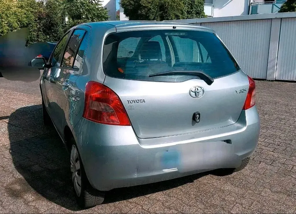 Gebraucht Toyota Yaris 87 PS (63 kW) 2008 Silber Kleinwagen