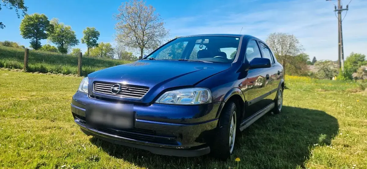 Usata Opel Astra 116 CV (85 kW) 2000 Blu Berlina